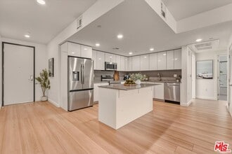 1759 N Gower St in Los Angeles, CA - Foto de edificio - Building Photo