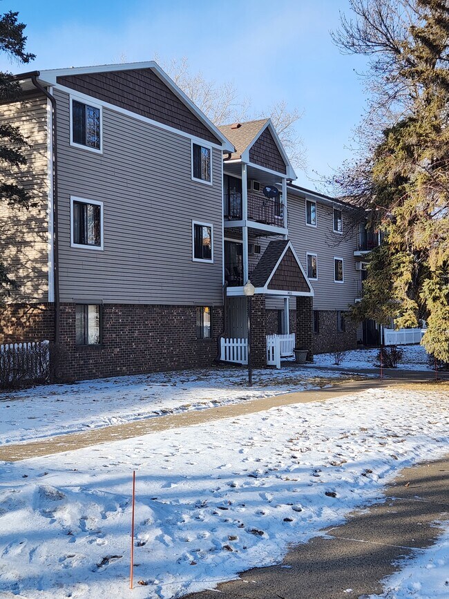 14115 Pennock Ave, Unit Nottingham #303 in Apple Valley, MN - Building Photo - Building Photo