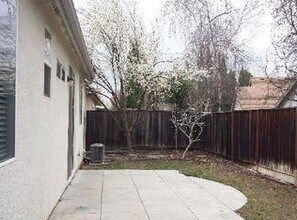1486 Jodi Dr in Yuba City, CA - Building Photo - Building Photo