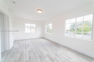 1145 SW 74th Ct in Miami, FL - Foto de edificio - Building Photo