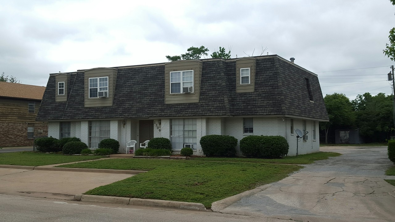 4 Plex in Norman - University of Oklahoma in Norman, OK - Building Photo