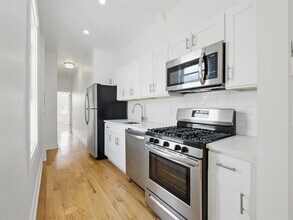 18 Poplar St in Jersey City, NJ - Building Photo - Building Photo