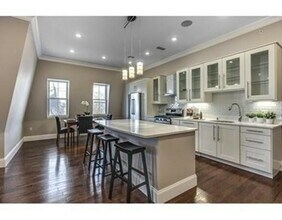 22 Hamlet St, Unit 4 in Somerville, MA - Building Photo - Building Photo