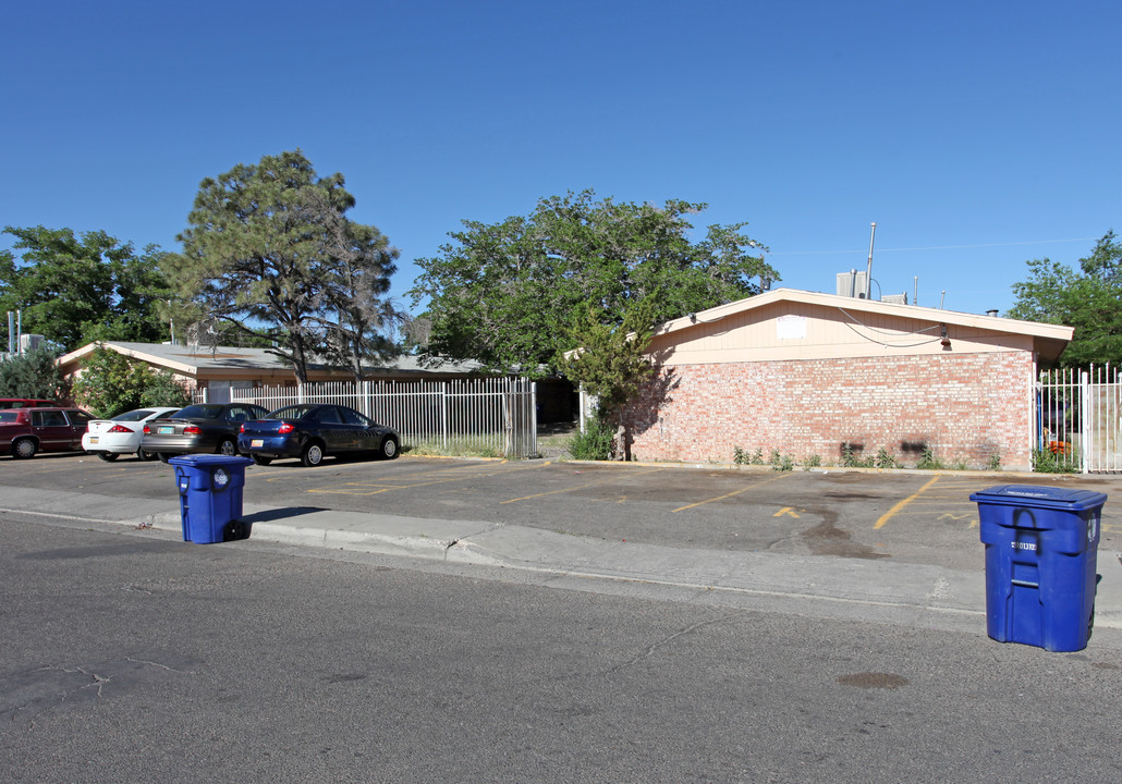 409-413 Indiana St SE in Albuquerque, NM - Building Photo