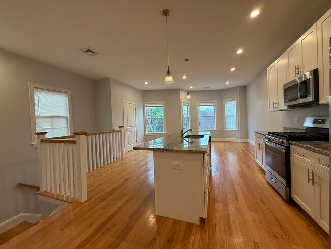 12 Islington St, Unit 2