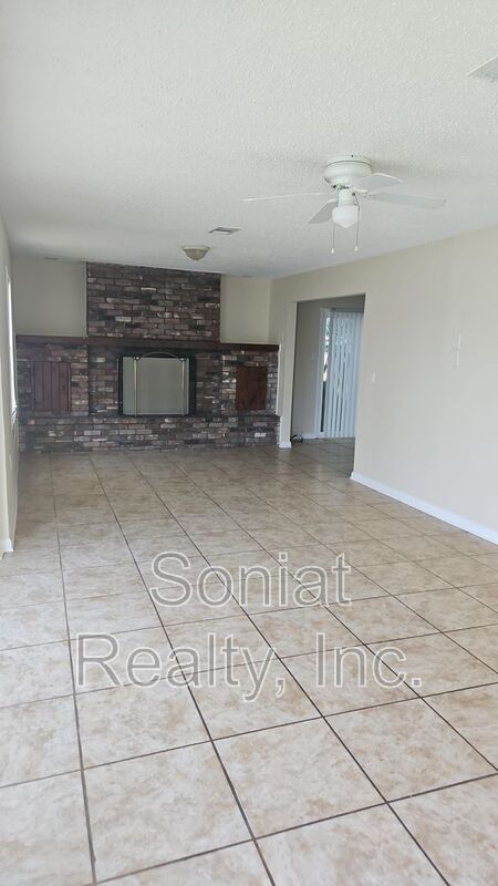 9300 Hayne Blvd in New Orleans, LA - Building Photo - Building Photo