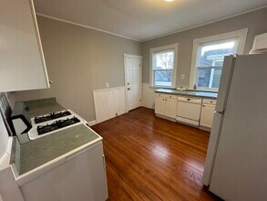 10 Farragut Ave, Unit 3 in Somerville, MA - Building Photo - Building Photo