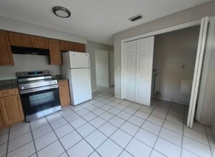 15117 Avalon Ave in Clearwater, FL - Foto de edificio - Building Photo