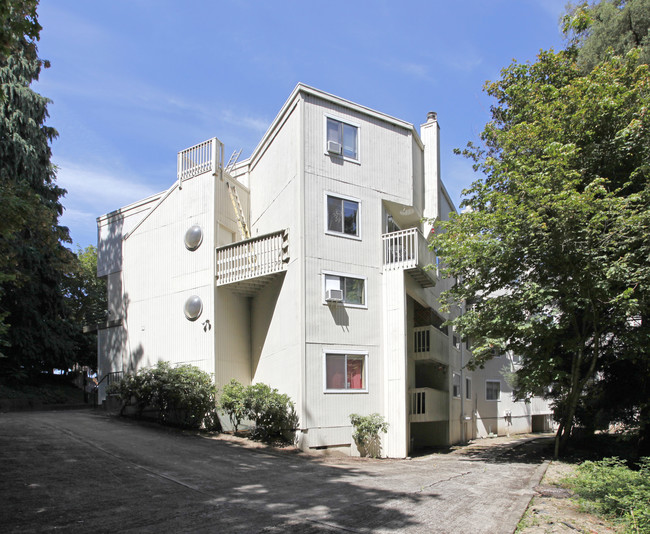 Water's Edge Apartments in Milwaukie, OR - Building Photo - Building Photo