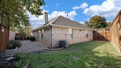 1425 Exeter Dr in Plano, TX - Foto de edificio - Building Photo