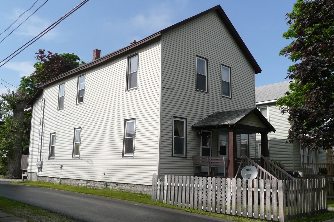 115 N 7th Ave in Alpena, MI - Foto de edificio