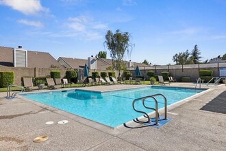 2213 Camborne Dr in Modesto, CA - Building Photo - Building Photo