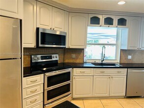 3850 NW 81st Terrace in Coral Springs, FL - Building Photo - Building Photo