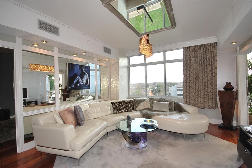 54 Rainey St in Austin, TX - Building Photo