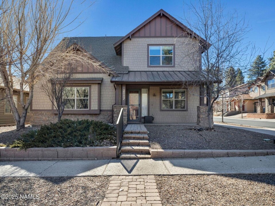 2887 W Patio Del Presidio in Flagstaff, AZ - Foto de edificio