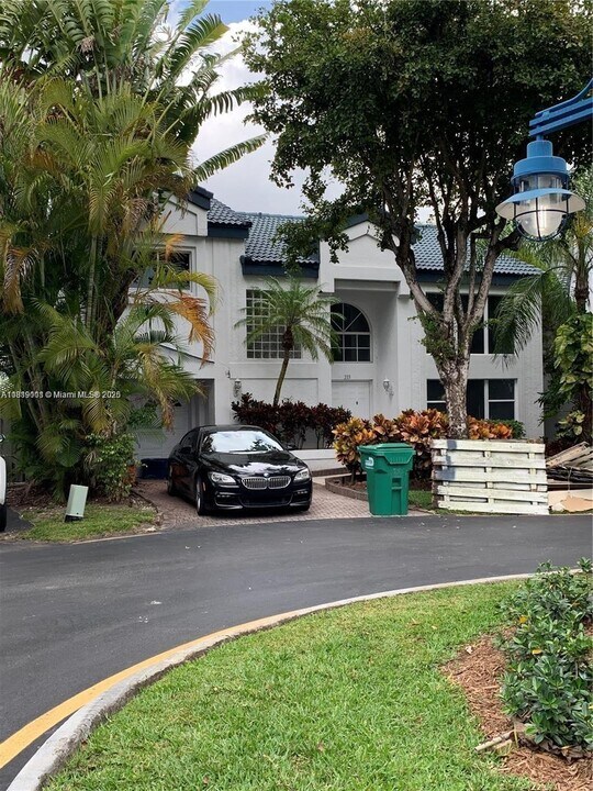 233 NE 212th Terrace in Miami, FL - Building Photo