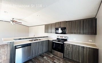 6650 Broadoak St in Beaumont, TX - Building Photo - Building Photo