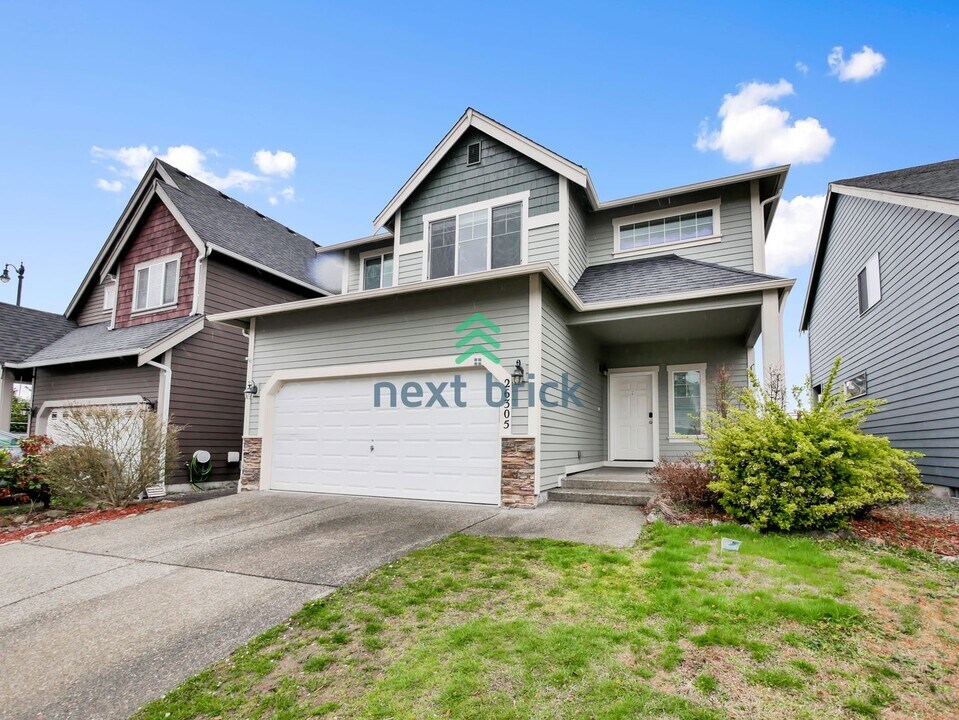 26305 242nd Ave SE in Maple Valley, WA - Building Photo