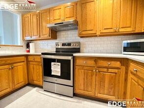 43 Carlton St, Unit 3 in Brookline, MA - Foto de edificio - Building Photo