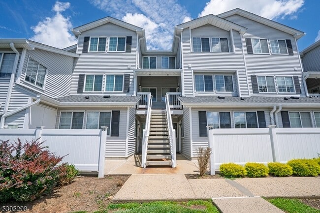 property at 29 Cheswich Ct