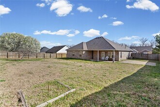 421 Kate Dr in Centerton, AR - Building Photo - Building Photo