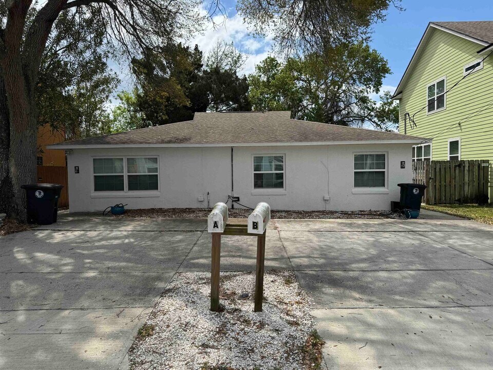 113 2nd St in St. Augustine, FL - Building Photo