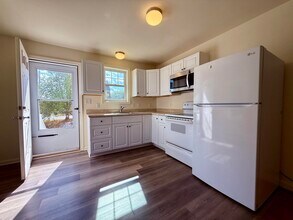 12 Leonard St in Rochester, NH - Building Photo - Building Photo