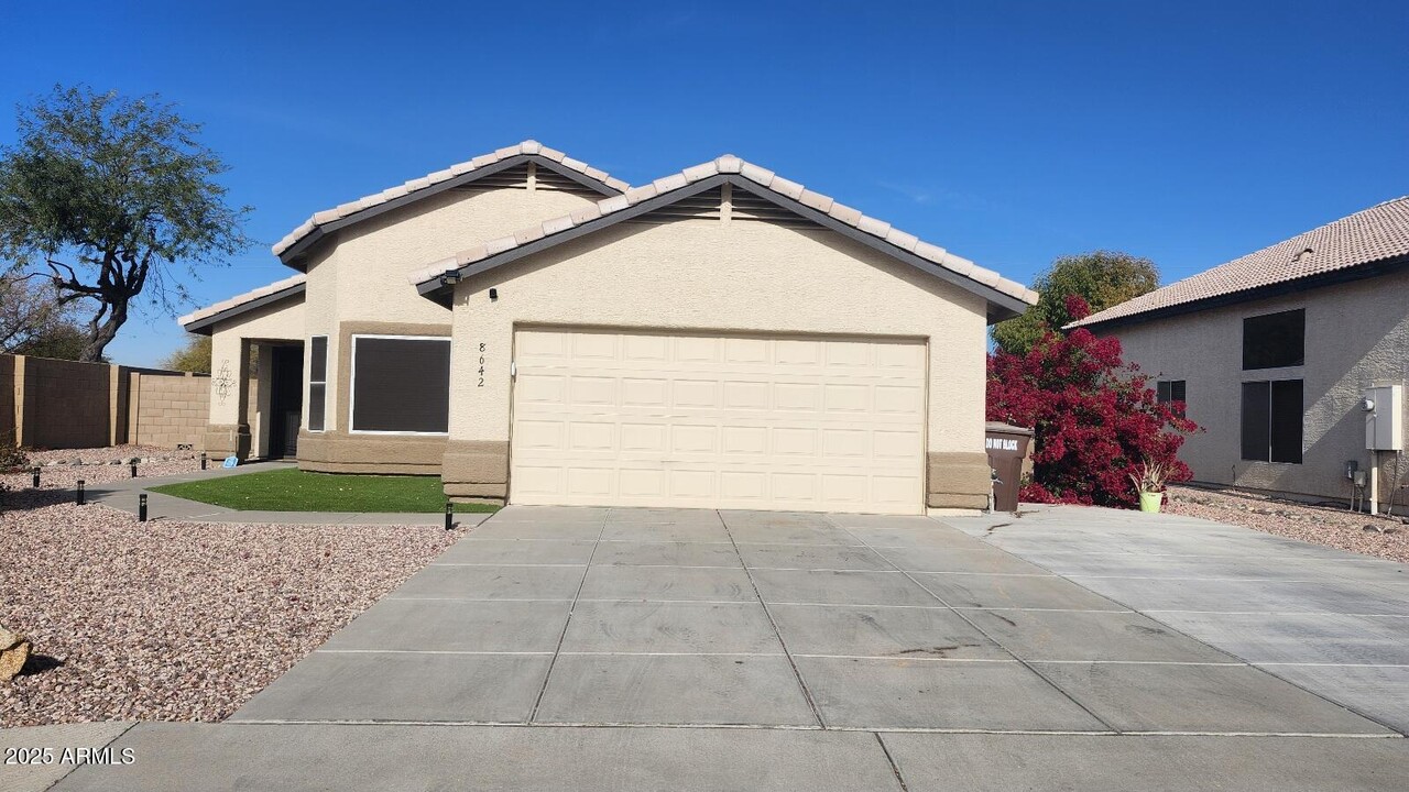 8642 W Echo Ln in Peoria, AZ - Building Photo