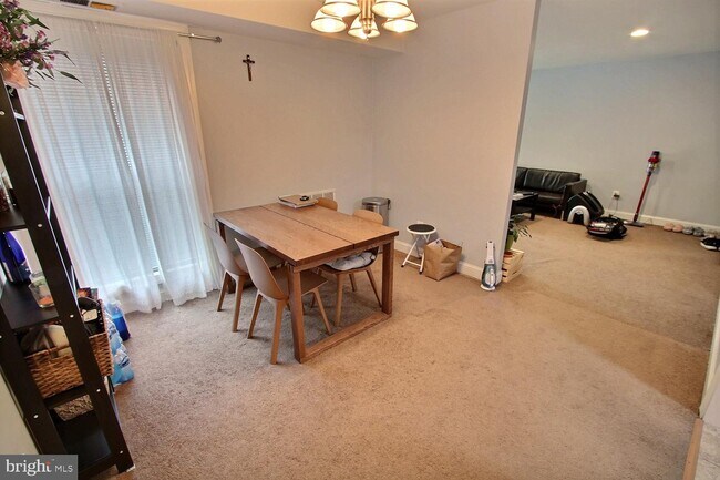 11901 Parklawn Dr-Unit -101 in Rockville, MD - Foto de edificio - Building Photo