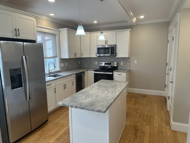 127 Marblehead St, Unit C in North Andover, MA - Building Photo - Building Photo