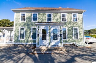 12 Maple Cir, Unit 2 in Marblehead, MA - Building Photo