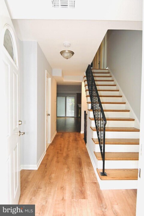 1009 N Van Dorn St in Alexandria, VA - Building Photo