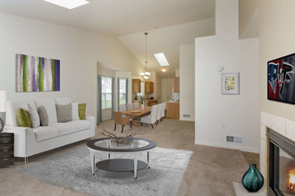 Villas of Victor and Regency Townhomes in Victor, NY - Foto de edificio - Building Photo