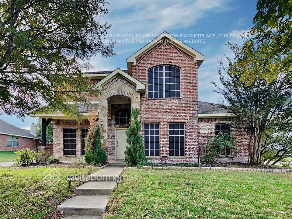 101 Brook Hollow Ln in Red Oak, TX - Foto de edificio