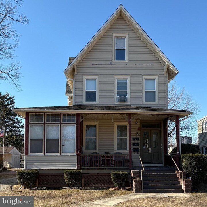 735 Morgan Ave in Palmyra, NJ - Building Photo