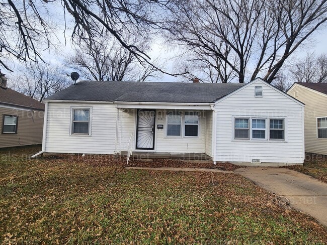 property at 2341 N Piatt Ave