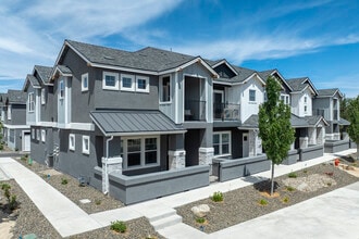 Roseview Townhomes in Carson City, NV - Building Photo - Building Photo