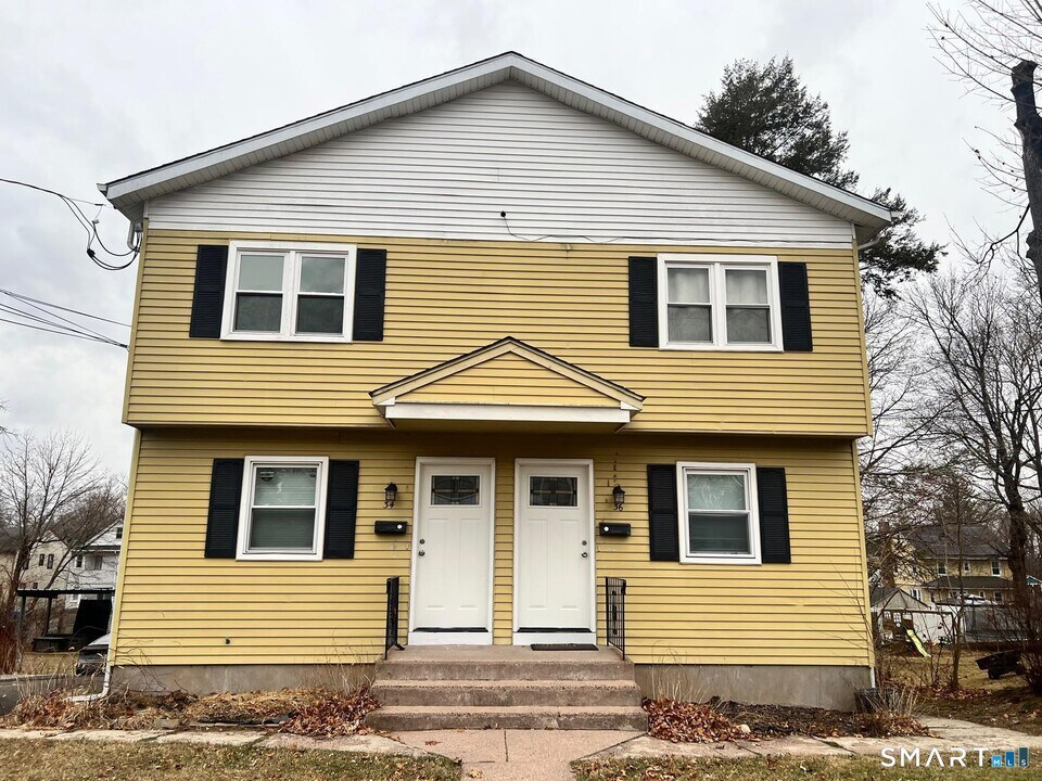 34 Norman St in Manchester, CT - Building Photo