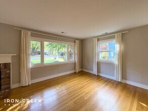 12 Chateau Pl in Asheville, NC - Building Photo - Building Photo