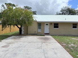 612 Jupiter Ave NW in Lake Placid, FL - Building Photo