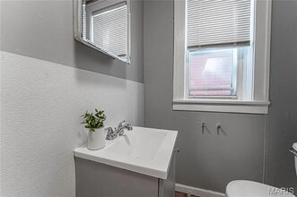 3540 Michigan Ave, Unit B-322 in St. Louis, MO - Foto de edificio - Building Photo