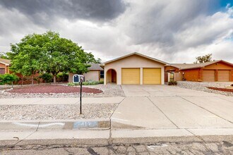 7413 Volunteer St NE in Albuquerque, NM - Building Photo - Building Photo