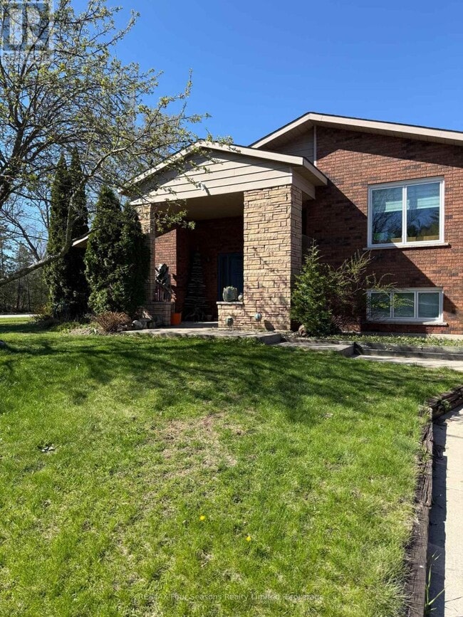 property at 3 Bridgeview Ct