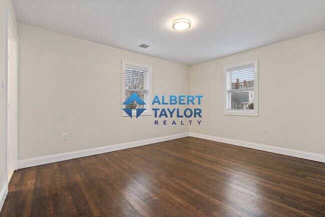 4 Chestnut Pl, Unit 4