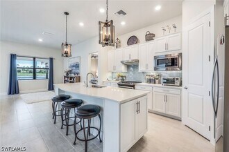 19200 Aqua Shore Dr in Ft. Myers, FL - Building Photo - Building Photo
