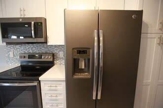 1143 6th St in Santa Monica, CA - Building Photo - Building Photo