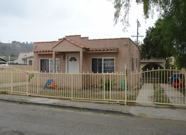 106 Sunnyway Dr in Ventura, CA - Building Photo - Building Photo