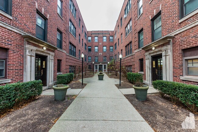 3709 N Sheffield Ave, Unit 305