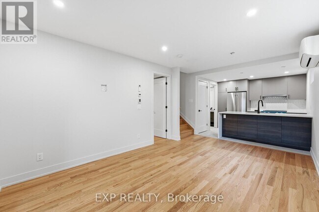 514 Roosevelt Ave in Ottawa, ON - Building Photo - Building Photo