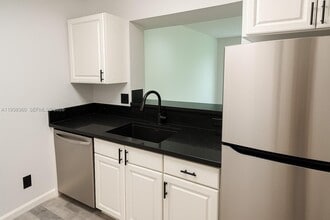 649 E Sheridan St in Dania Beach, FL - Building Photo - Building Photo